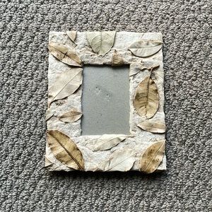 Beautiful Vintage Paper Mache Natural Dried Leaf Border Photo Frame In Cream/Tan